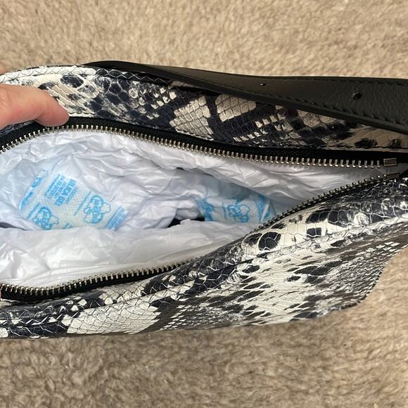 Marc Jacobs  Snakeskin Print Leather Shoulder Bag Black White Retails $425 - Picture 6 of 7